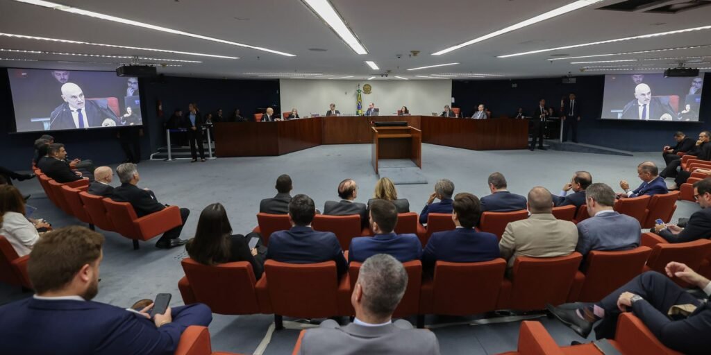 Por unanimidade, turma do STF torna Bolsonaro e mais 7 réus por golpe
