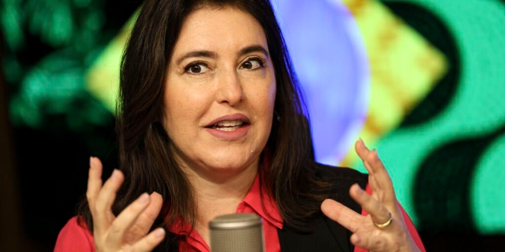 Verbas para Bolsa Família e Pé-de-Meia estão garantidas, diz ministra