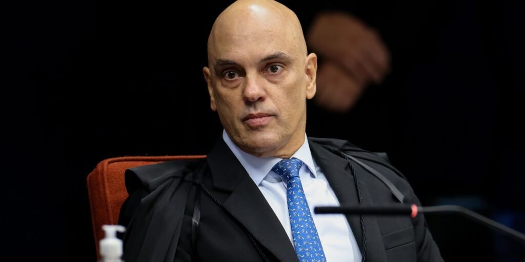 Cartão de vacina: Moraes arquiva investigação contra Bolsonaro