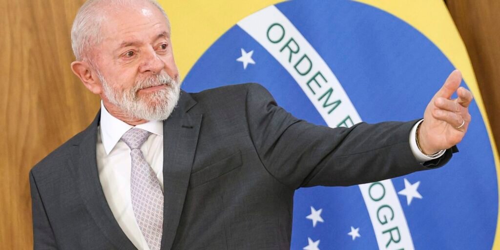 Em busca de acordos, Lula e autoridades embarcam para Ásia