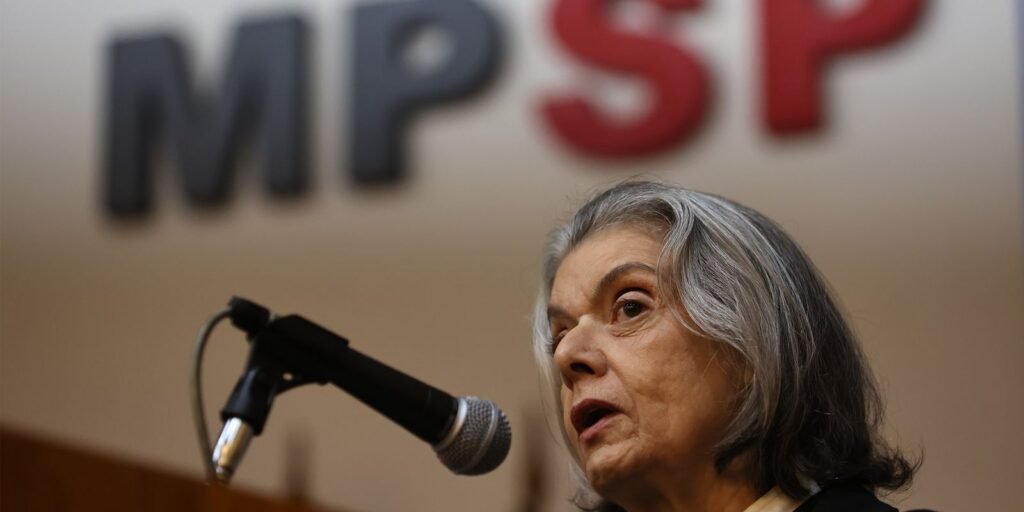 Brasil vive guerra contra as mulheres, diz ministra sobre violência