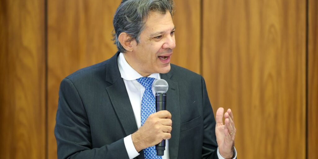 Isenção do IR será equivalente a um 14º salário, diz Haddad Isenção do IR será equivalente a um 14º salário, diz Haddad