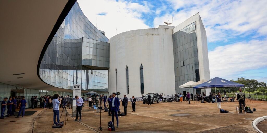 STF decide hoje se Bolsonaro e aliados viram réus pela trama golpista