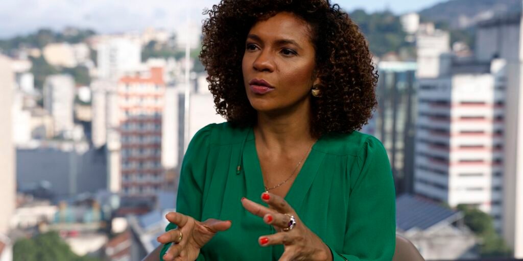 Luciana Barreto denuncia ataques racistas em delegacia especializada