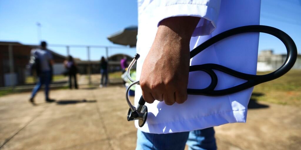 Revalida 2025 receberá documentos de conclusão de curso até sábado