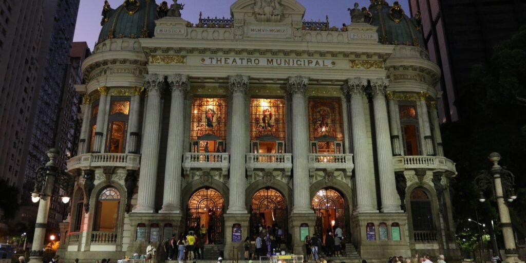 Theatro Municipal do Rio anuncia temporada com aposta em popularização