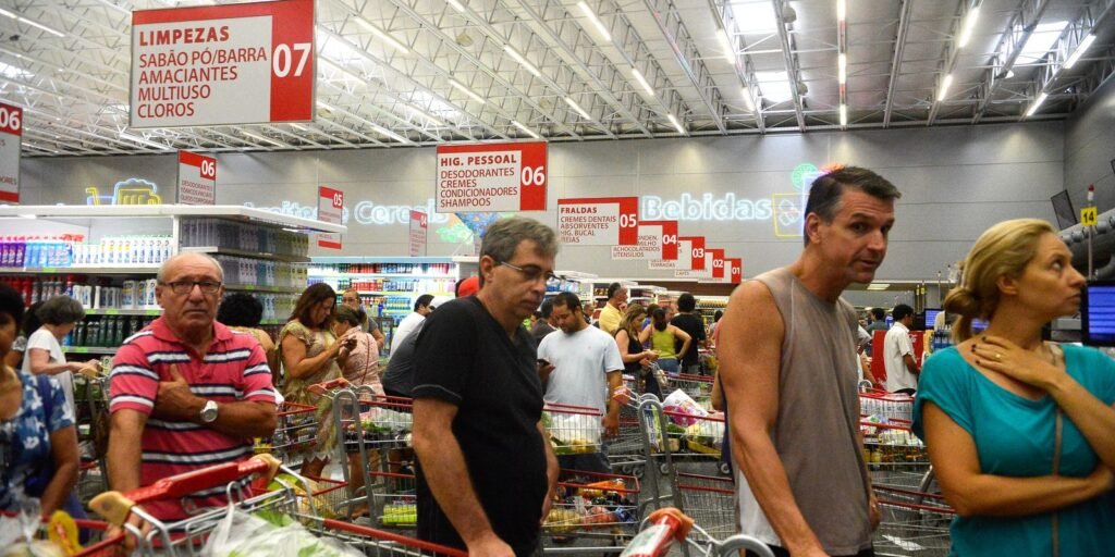 Inflação desacelera e fecha março em 0,56%, pressionada por alimentos