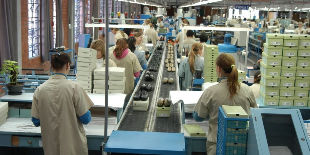 Desigualdade salarial se mantém com mulheres recebendo 20% menos