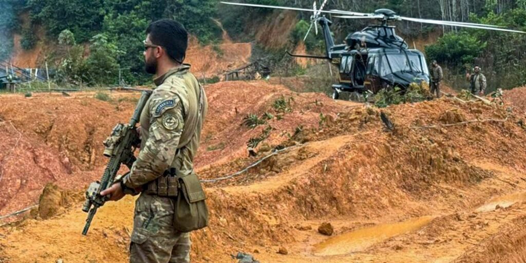 Funai, PF e Ibama combatem garimpo ilegal no Vale do Javari Funai, PF e Ibama combatem garimpo ilegal no Vale do Javari