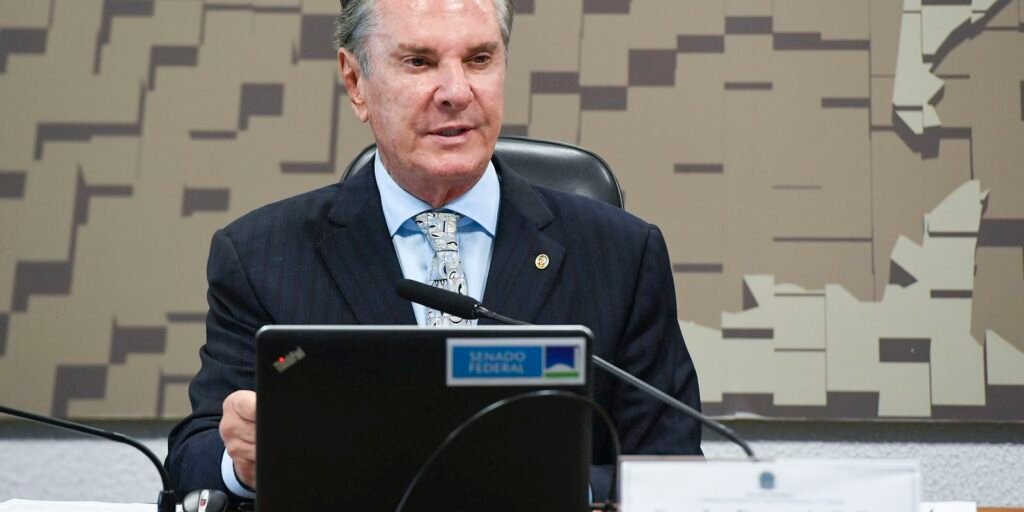 Moraes pede parecer da PGR sobre prisão domiciliar para Collor Moraes pede parecer da PGR sobre prisão domiciliar para Collor