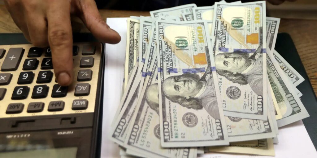 Dólar sobe para R$ 5,67 após oito quedas consecutivas Dólar sobe para R$ 5,67 após oito quedas consecutivas