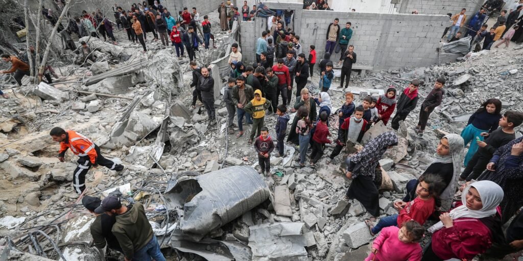 Ataques aéreos israelenses matam 10 em escola com desabrigados Ataques aéreos israelenses matam 10 em escola com desabrigados