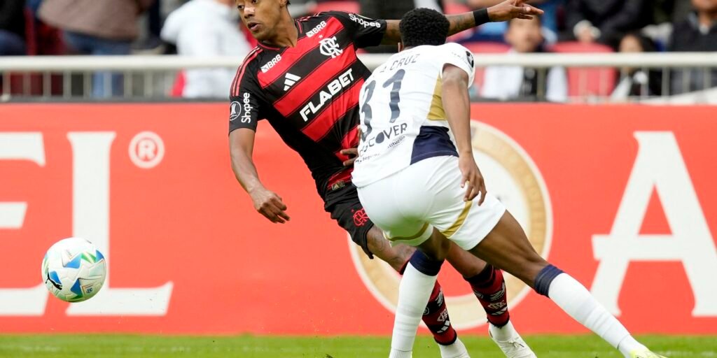 Flamengo empata com LDU e se complica na Libertadores Flamengo empata com LDU e se complica na Libertadores