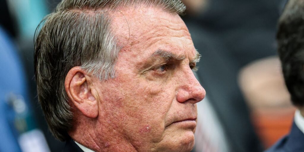 Após cirurgia, Bolsonaro tem quadro clínico estável, diz boletim