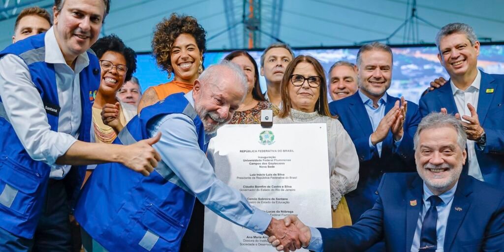 Lula inaugura prédios da UFF e anuncia edital para cursinhos populares