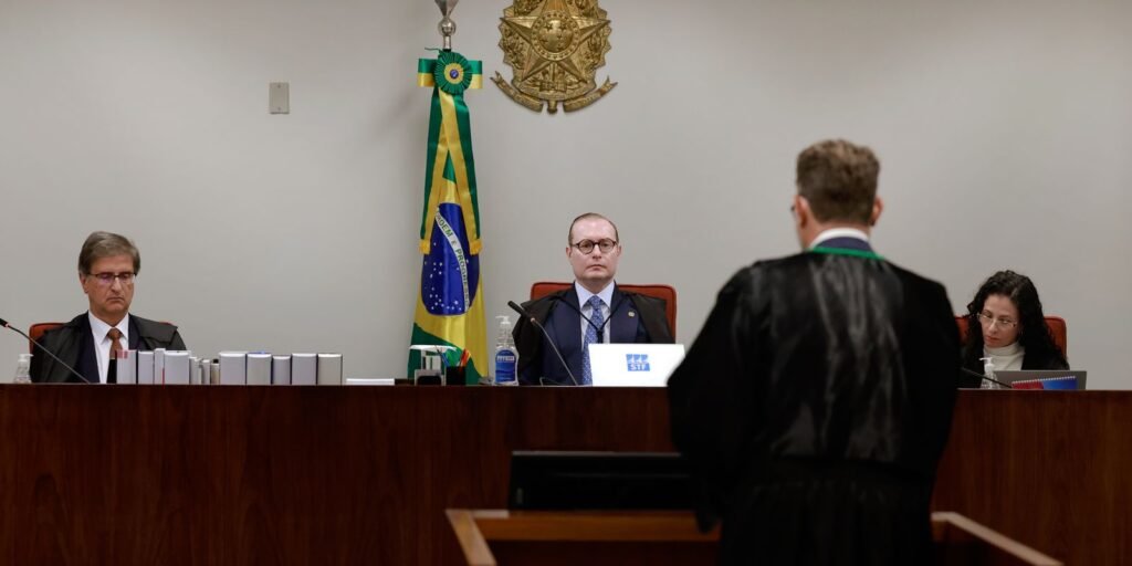 Após almoço, STF retoma julgamento do Núcleo 2 da trama golpista Após almoço, STF retoma julgamento do Núcleo 2 da trama golpista