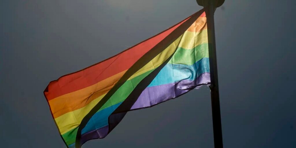 Fórum lança manifesto para ampliar inclusão de jovens LGBT+ no mercado