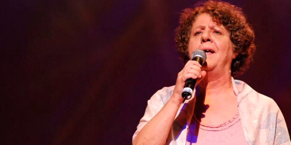 Morre a cantora e compositora Cristina Buarque Morre a cantora e compositora Cristina Buarque