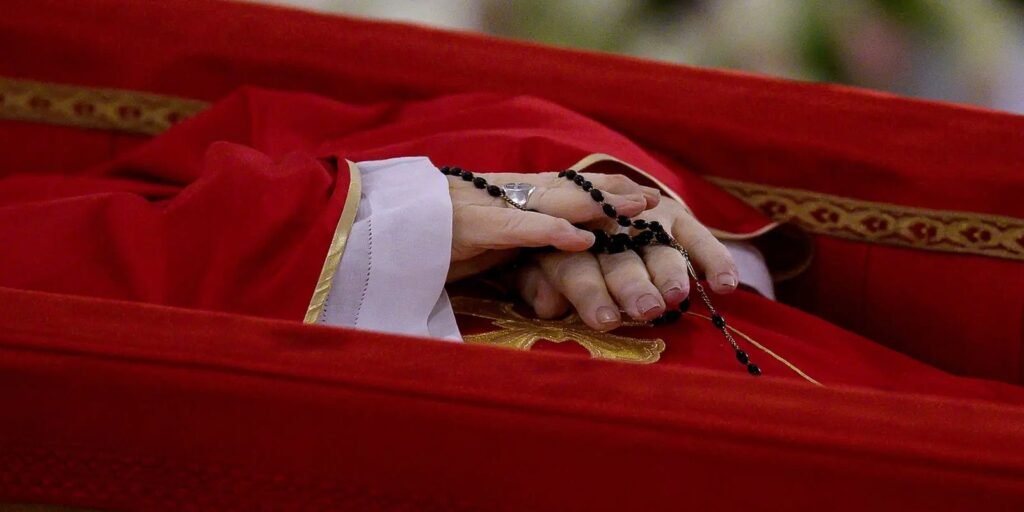 Papa Francisco: velório é aberto ao público no Vaticano Papa Francisco: velório é aberto ao público no Vaticano