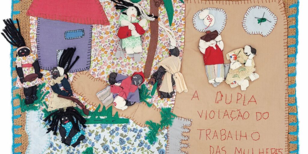 Mulheres mostram trabalhos que denunciam violações de direitos humanos