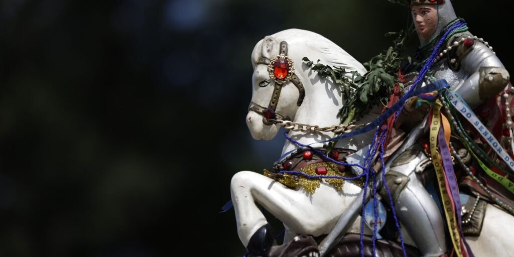 Caminhos da Reportagem mostra sincretismo da Festa de São Jorge Caminhos da Reportagem mostra sincretismo da Festa de São Jorge