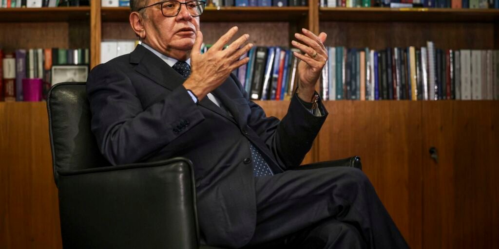 Gilmar Mendes suspende julgamento de Collor e leva caso a plenário