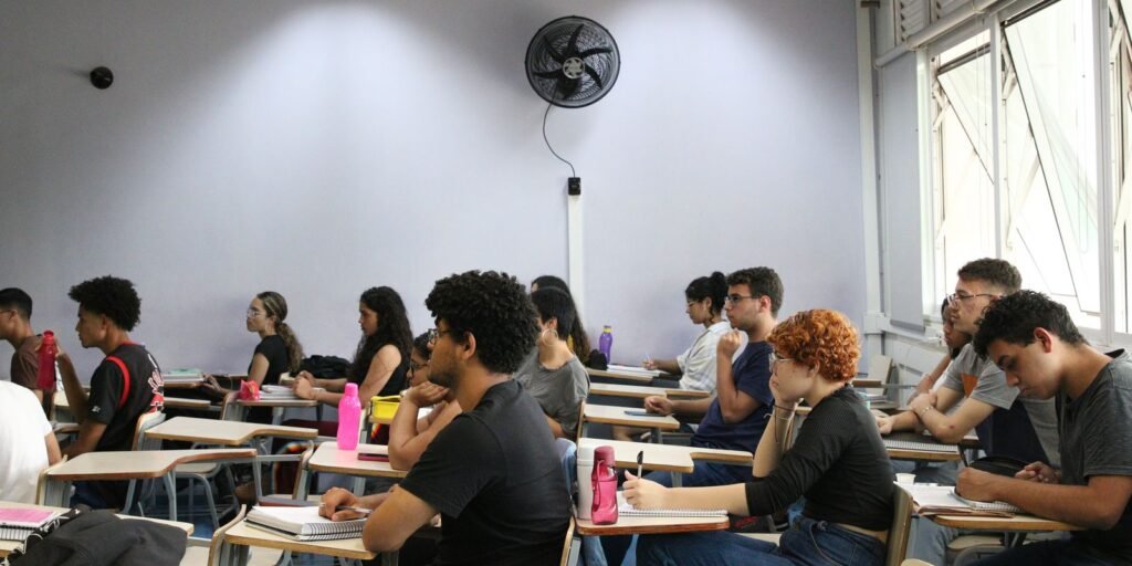 MEC abre inscrições para apoio e financiamento de cursinhos populares MEC abre inscrições para apoio e financiamento de cursinhos populares