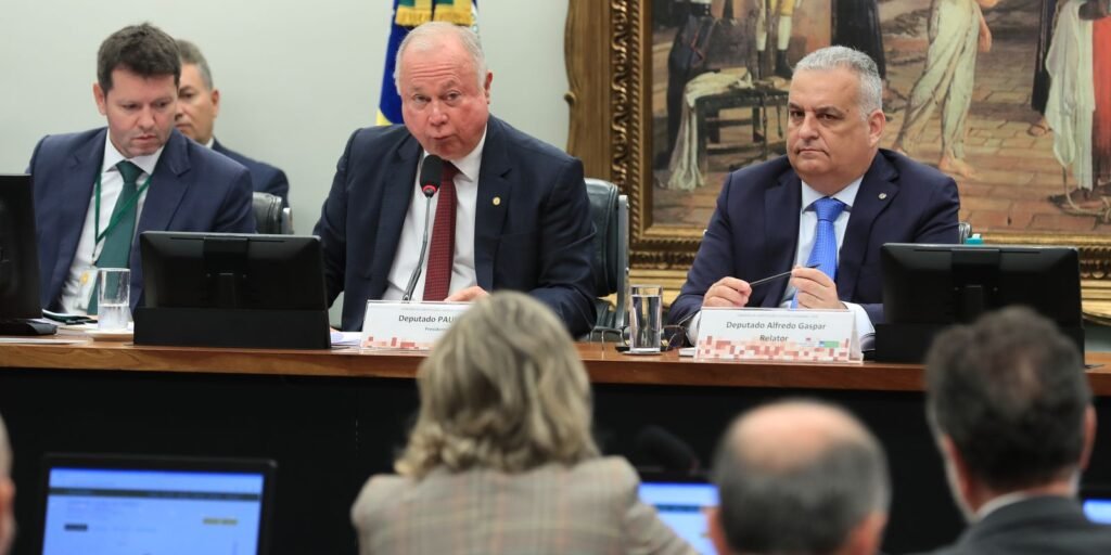 CCJ analisa suspenção de ação contra Bolsonaro e Ramagem no STF CCJ analisa suspenção de ação contra Bolsonaro e Ramagem no STF