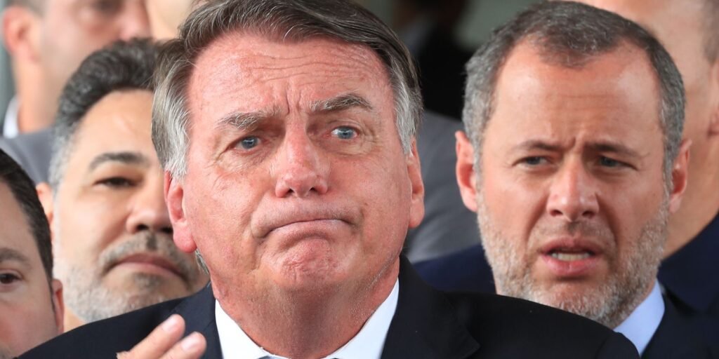 Golpe: após live na UTI, STF intima Bolsonaro em hospital de Brasília Golpe: após live na UTI, STF intima Bolsonaro em hospital de Brasília