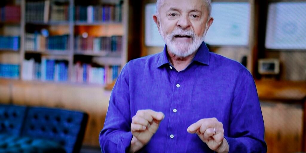 Lula defende debate sobre fim da escala 6×1 e aborda fraude no INSS Lula defende debate sobre fim da escala 6×1 e aborda fraude no INSS