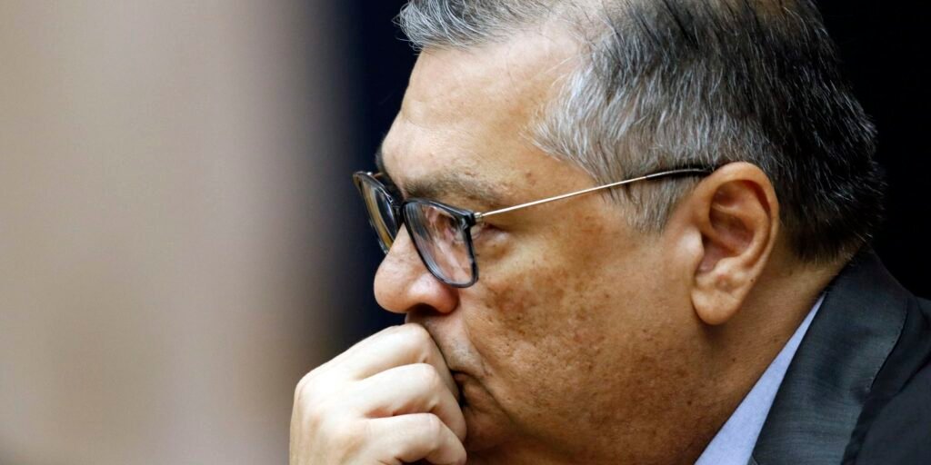 Dino suspende emendas para universidades e fundações de oito estados