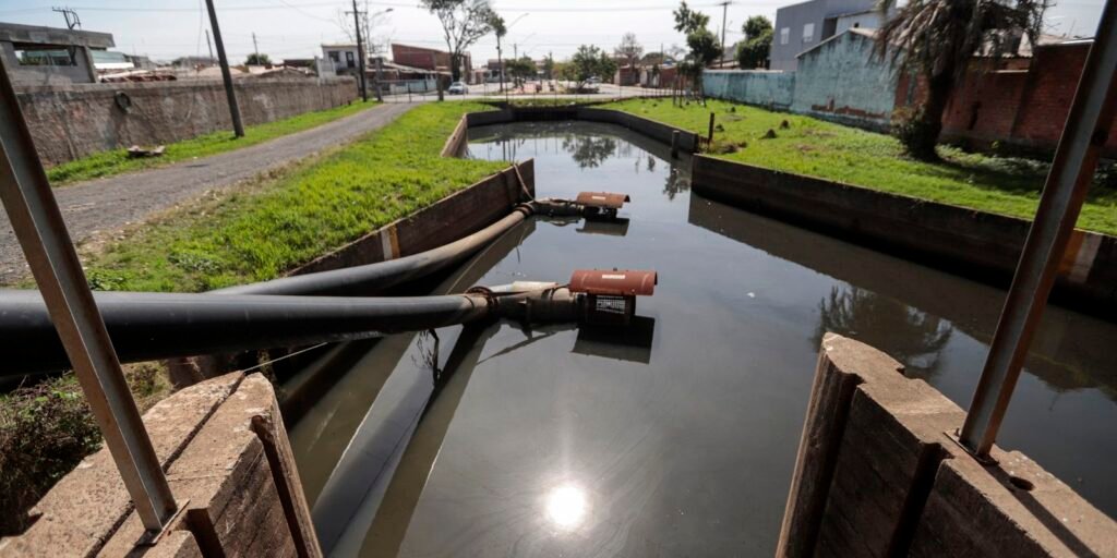 Impasse sobre projetos atrasa obras de proteção contra enchentes no RS Impasse sobre projetos atrasa obras de proteção contra enchentes no RS