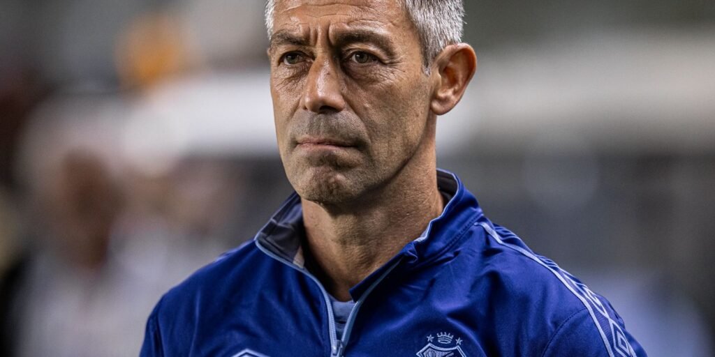 Santos demite técnico Pedro Caixinha após início difícil no Brasileiro