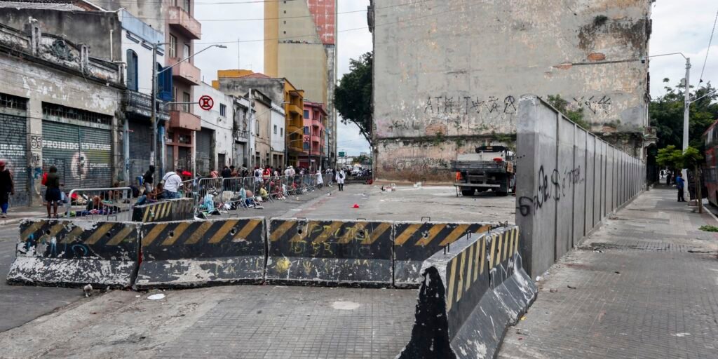 Moraes rejeita ação do PSOL contra muro na Cracolândia em São Paulo Moraes rejeita ação do PSOL contra muro na Cracolândia em São Paulo