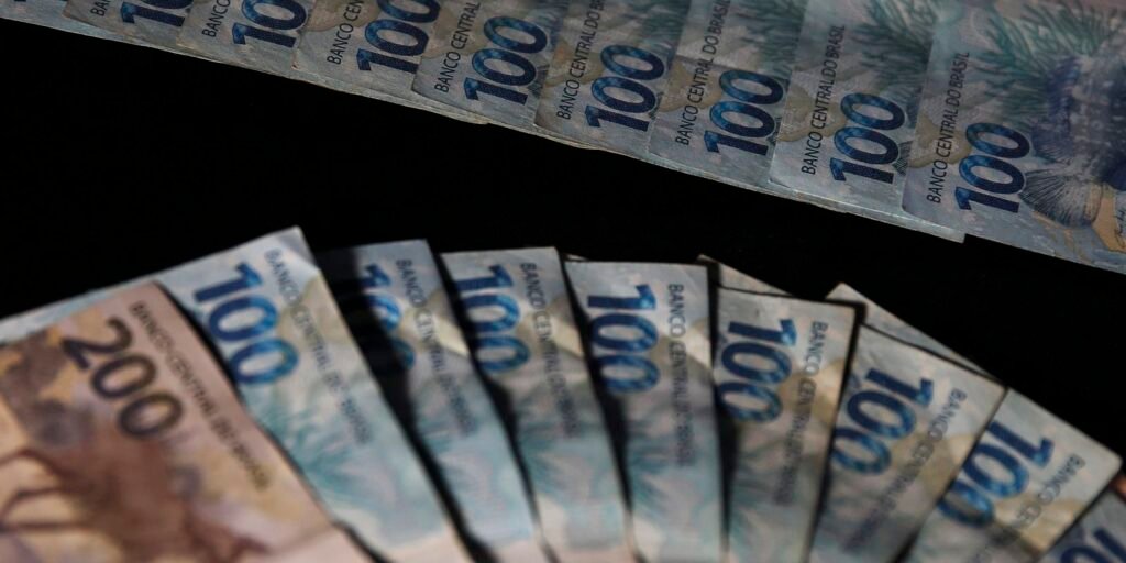 Decreto mantém restrição de R$ 121,5 bi no Orçamento até maio Decreto mantém restrição de R$ 121,5 bi no Orçamento até maio