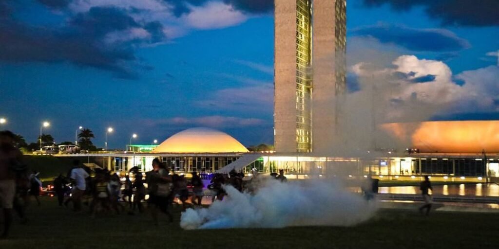 Lideranças indígenas criticam ação policial em frente ao Congresso