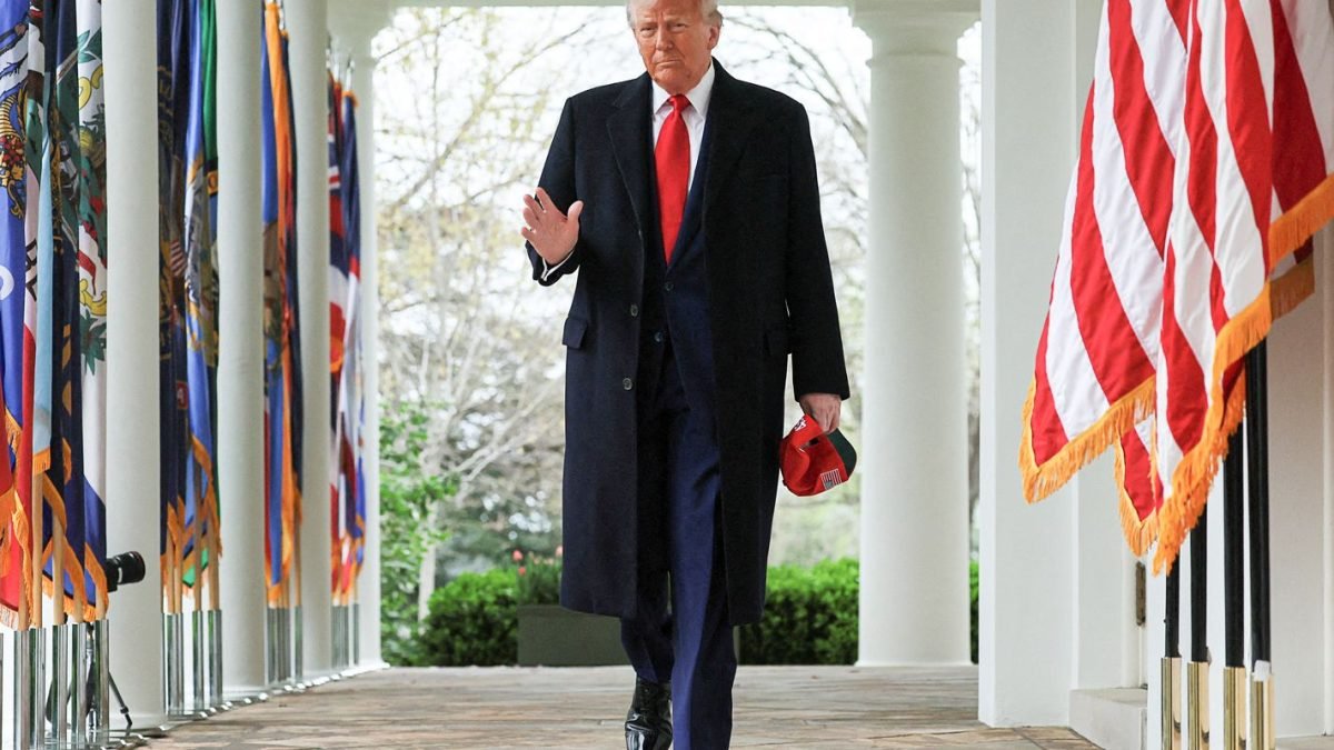 1745962075_2025-04-02t203323z_23778333_rc2rpdae34bj_rtrmadp_3_usa-trump-tariffs.jpg