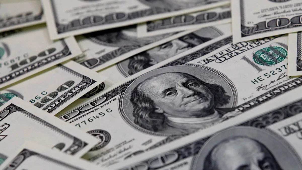 1745968383_2021-10-05t212520z_1_lynxmpeh9415o_rtroptp_4_global-bond-jpmorgan.jpg