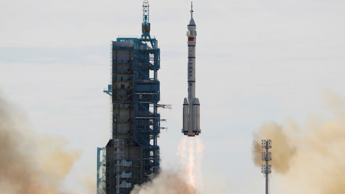 2021-06-17t013214z_1932877738_rc212o9inubl_rtrmadp_3_space-exploration-china-shenzhou.jpg