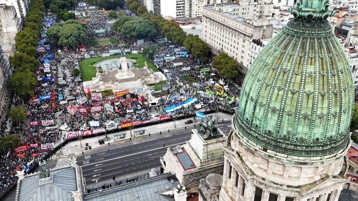 2025-04-09t203201z_401341791_rc2guda4ksb1_rtrmadp_3_argentina-protests.jpg
