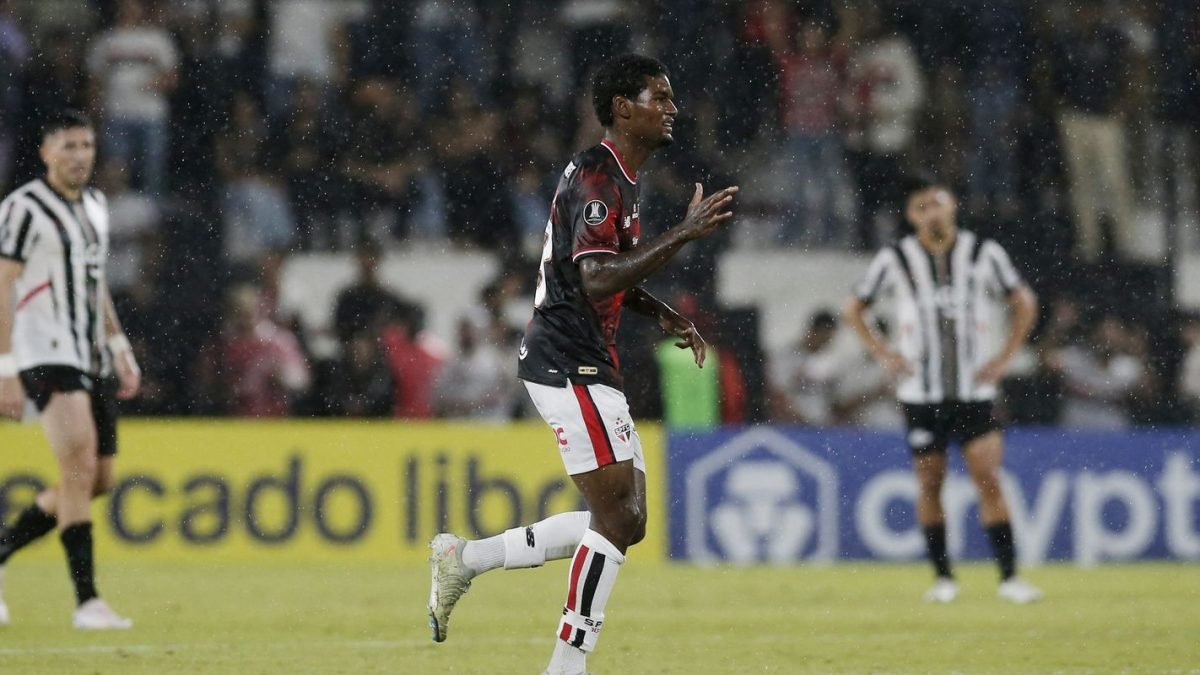 2025-04-24t015314z_402141882_up1el4o058pno_rtrmadp_3_soccer-libertadores-lib-sao-report.jpg