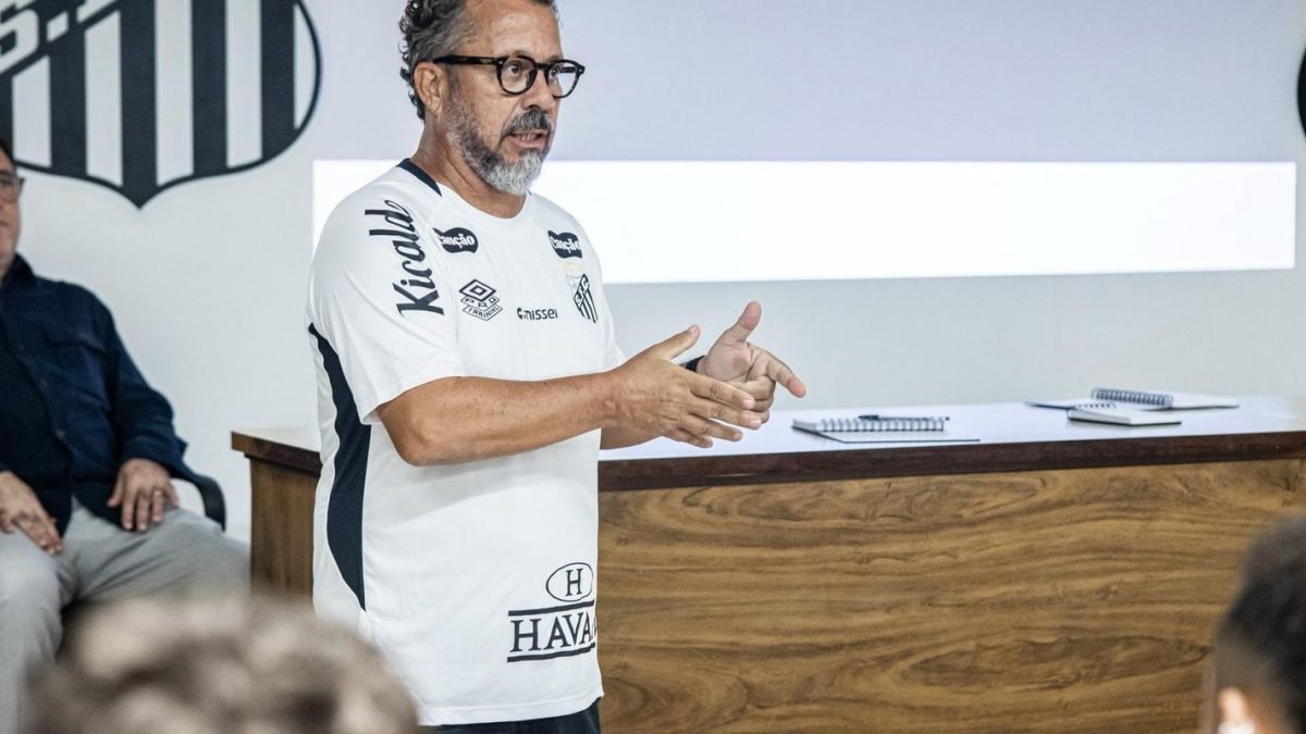 cleber_xavier_contrato_tecnico_santos.jpg