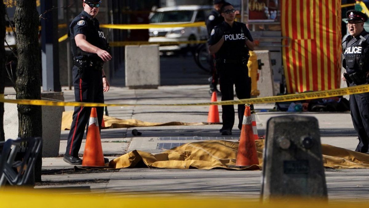 van_atropela_pessoas_e_deixa_10_mortos_no_canada.jpg